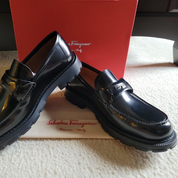 NEW Authentic Salvatore Ferragamo Embossed Logo Black Leather Loafers main image 10